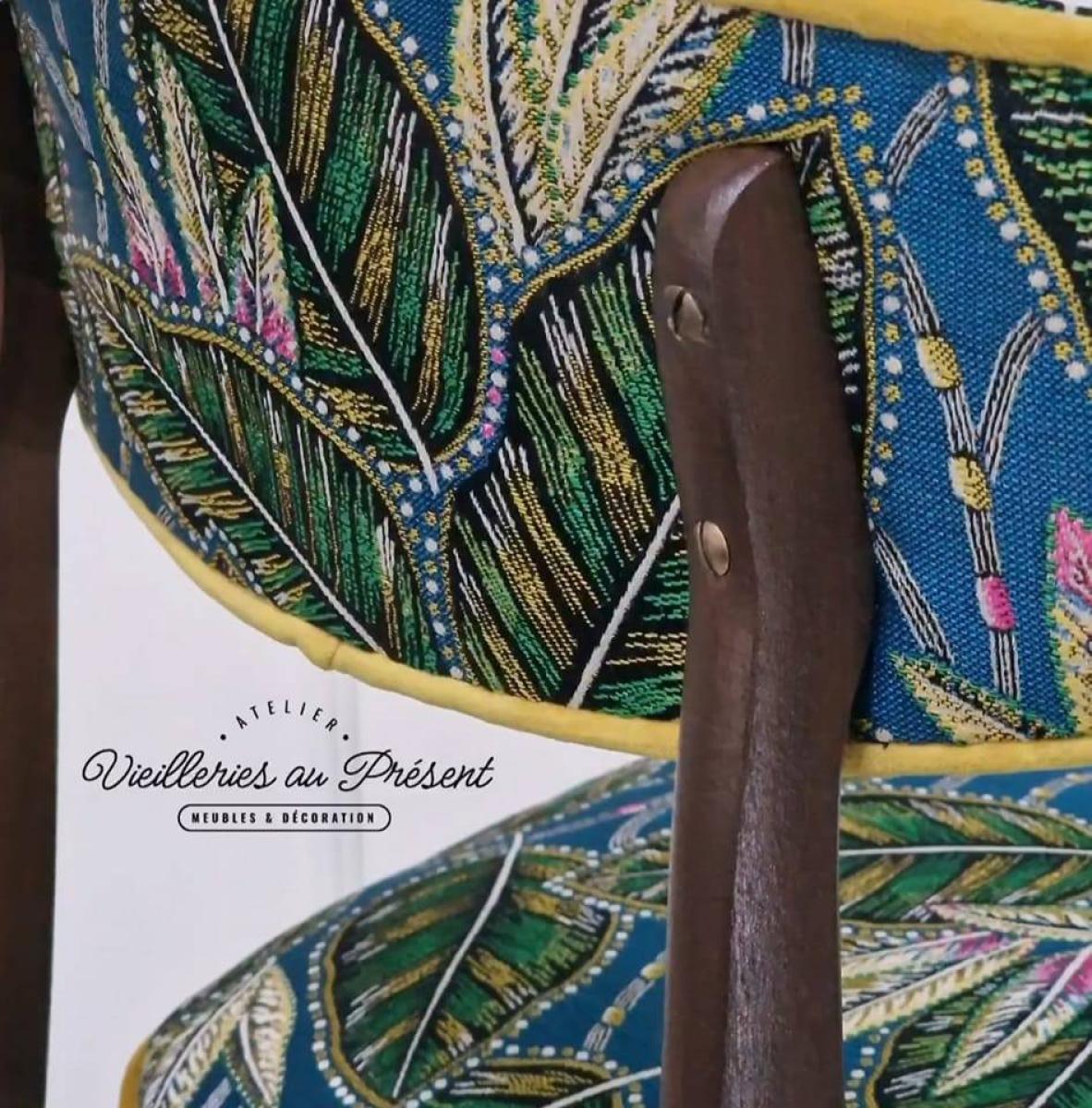 Relooking chaise médaillon Saint Denis de Pile