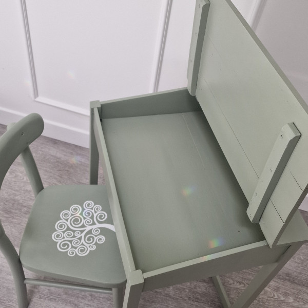 Pupitre écolier et sa chaise enfant détail